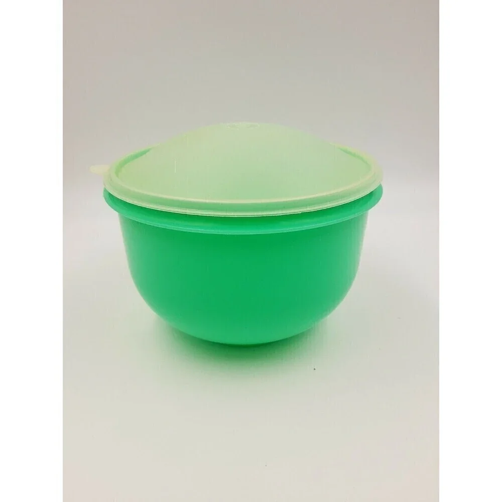 Jadeite Tupperware Lettuce Crisper Keeper 1424-2 with domed Lid 1425-2
